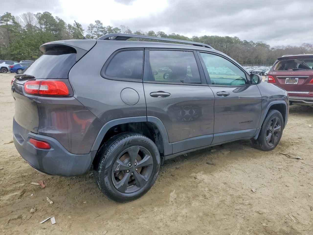 2015 JEEP CHEROKEE LATITUDE photo 5