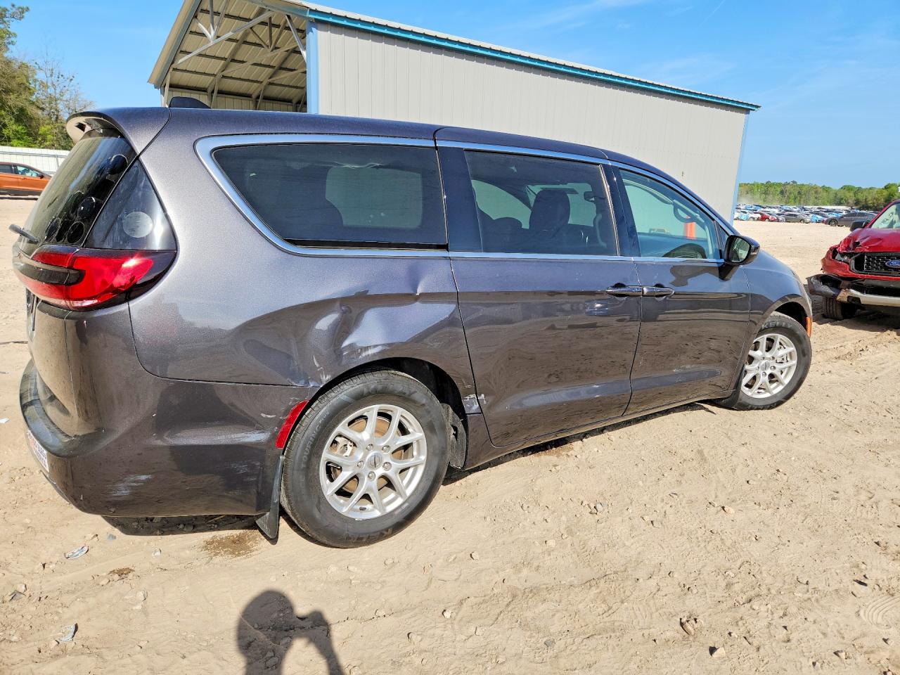 2023 CHRYSLER PACIFICA TOURING L photo 7