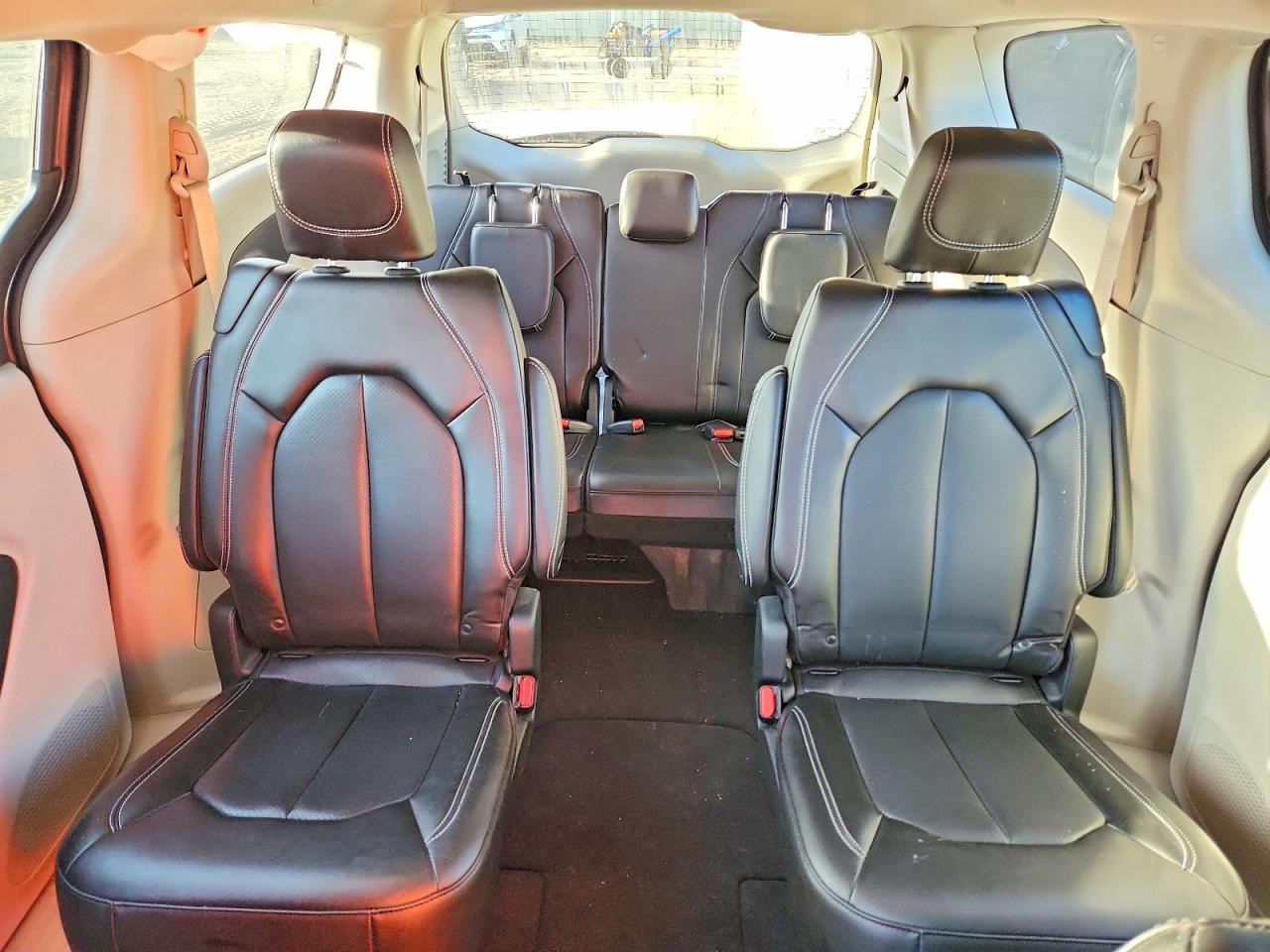 2023 CHRYSLER PACIFICA TOURING L photo 28