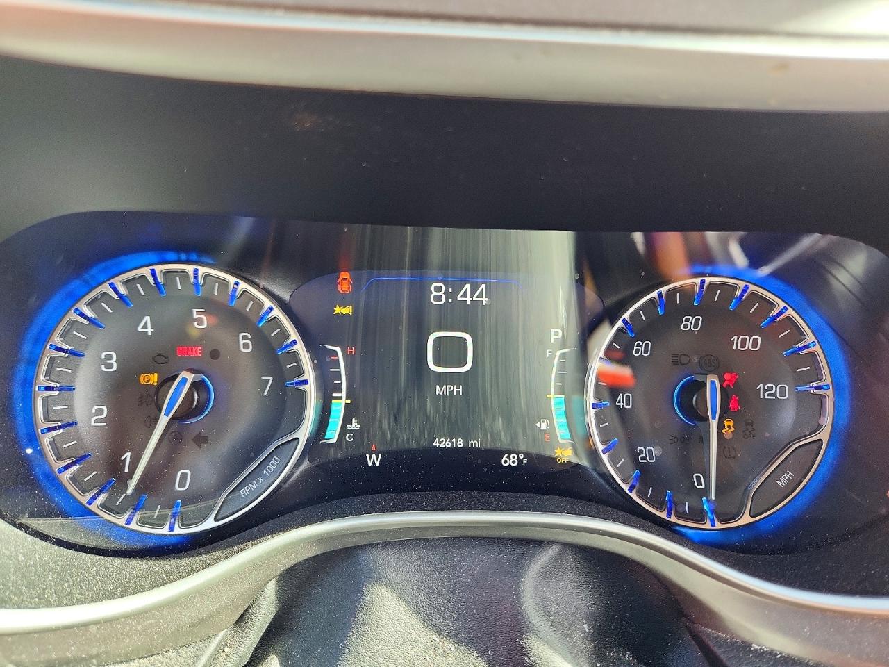2023 CHRYSLER PACIFICA TOURING L photo 25