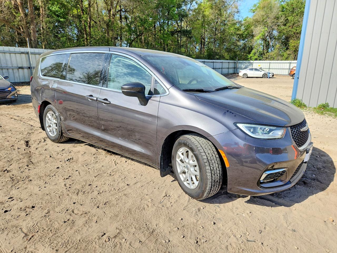 2023 CHRYSLER PACIFICA TOURING L photo 10