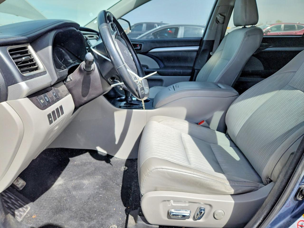 2017 TOYOTA HIGHLANDER LE PLUS photo 19