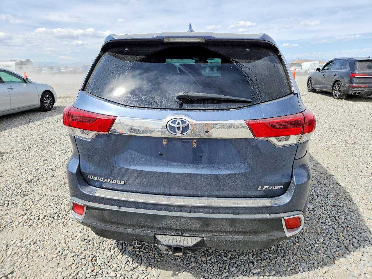 2017 TOYOTA HIGHLANDER LE PLUS photo 16