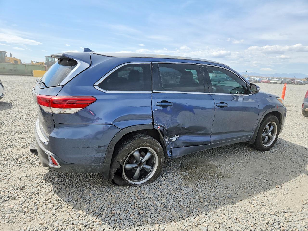 2017 TOYOTA HIGHLANDER LE PLUS photo 7