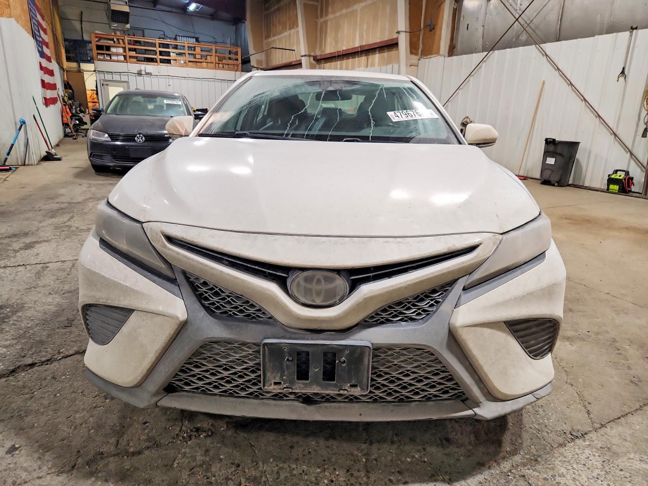 2020 TOYOTA CAMRY SE photo 5