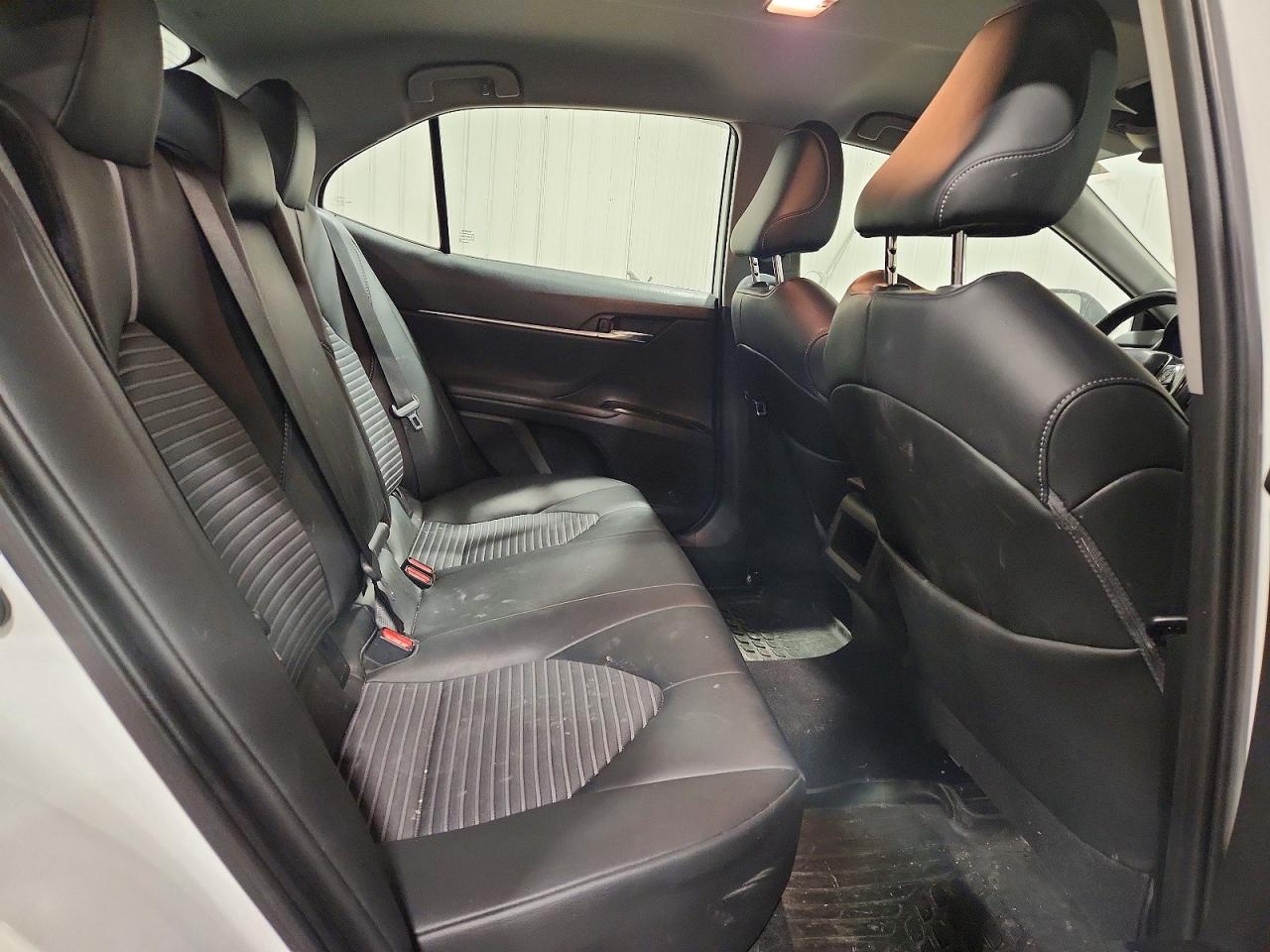 2020 TOYOTA CAMRY SE photo 10