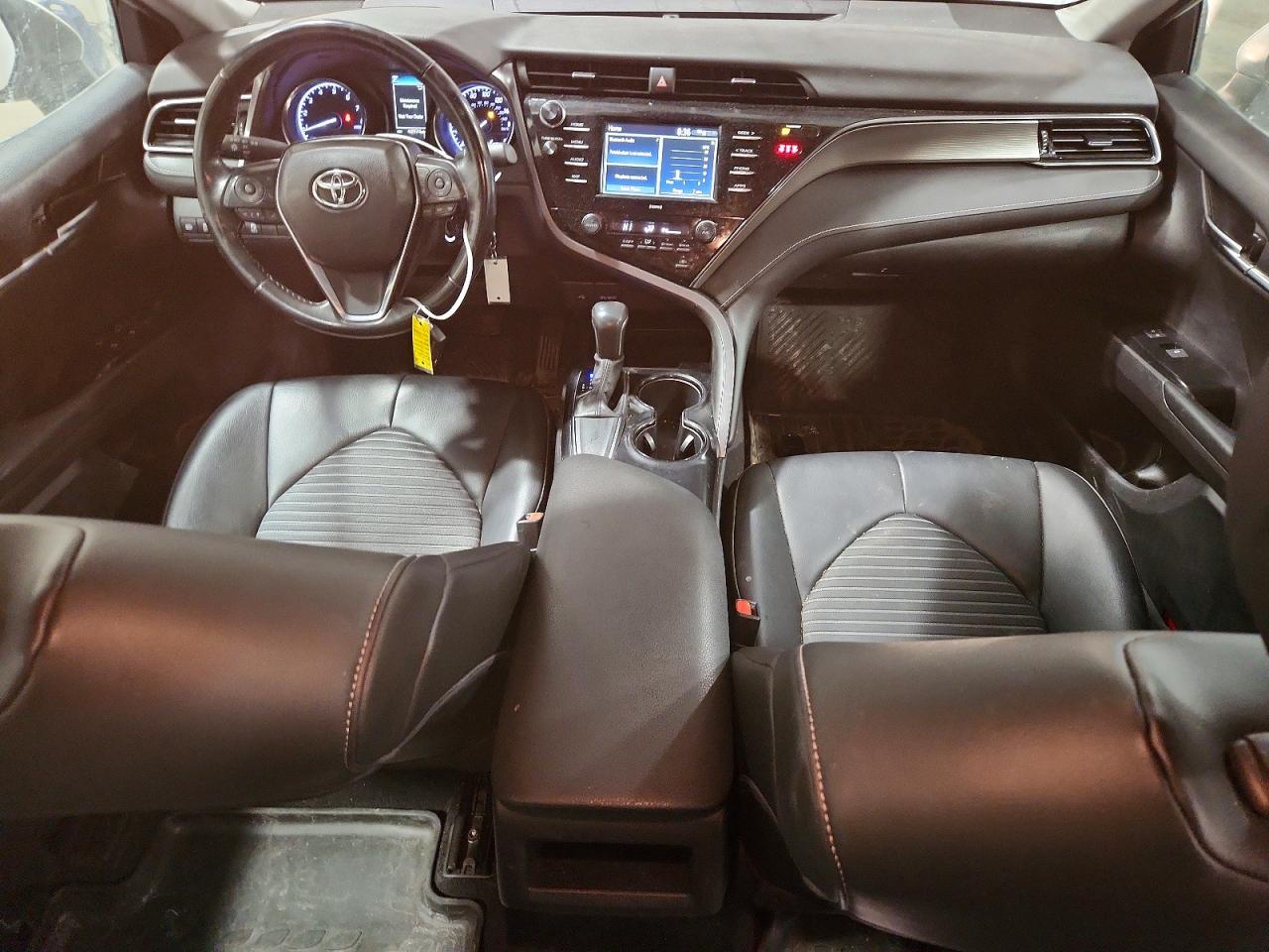 2020 TOYOTA CAMRY SE photo 8