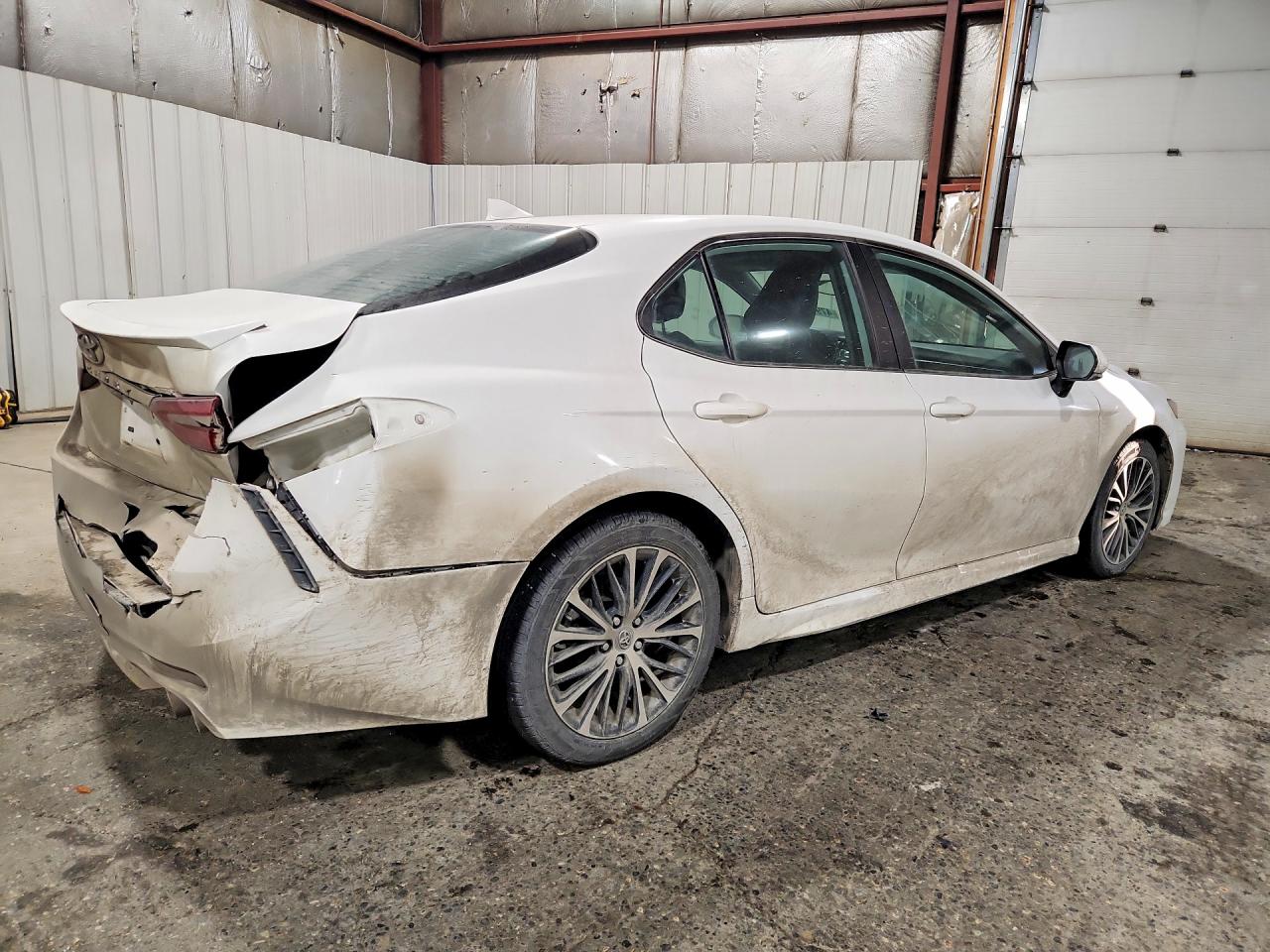 2020 TOYOTA CAMRY SE photo 3