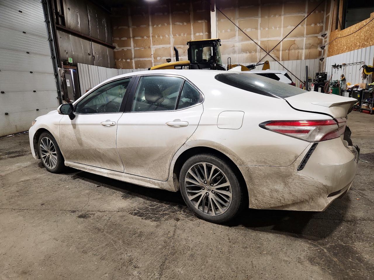2020 TOYOTA CAMRY SE photo 2