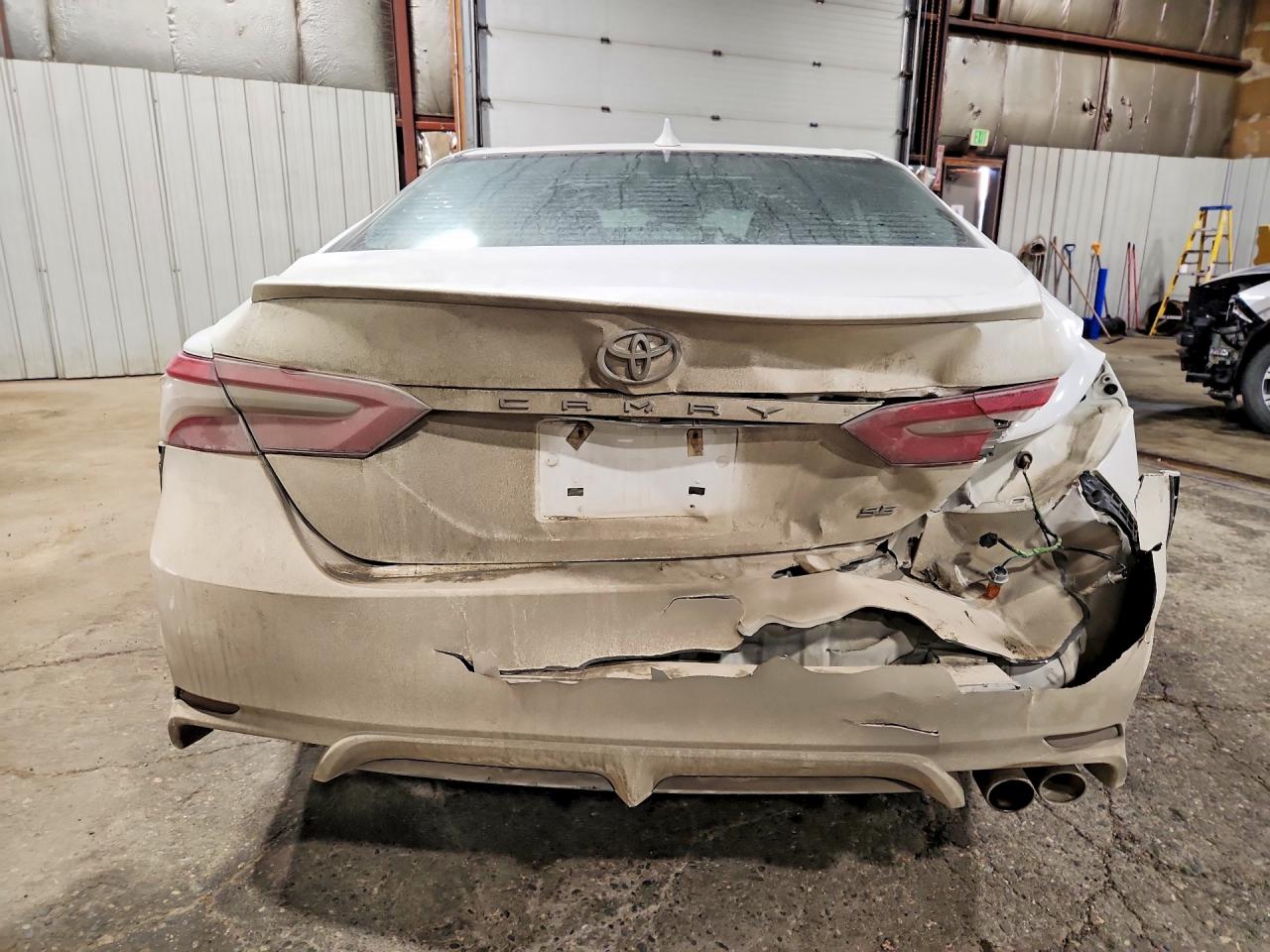 2020 TOYOTA CAMRY SE photo 6