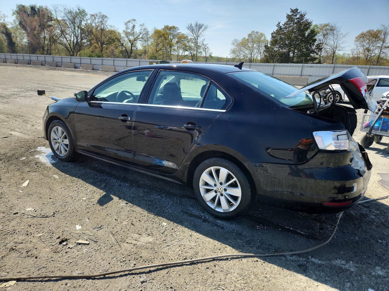 2015 VOLKSWAGEN JETTA SE photo 3