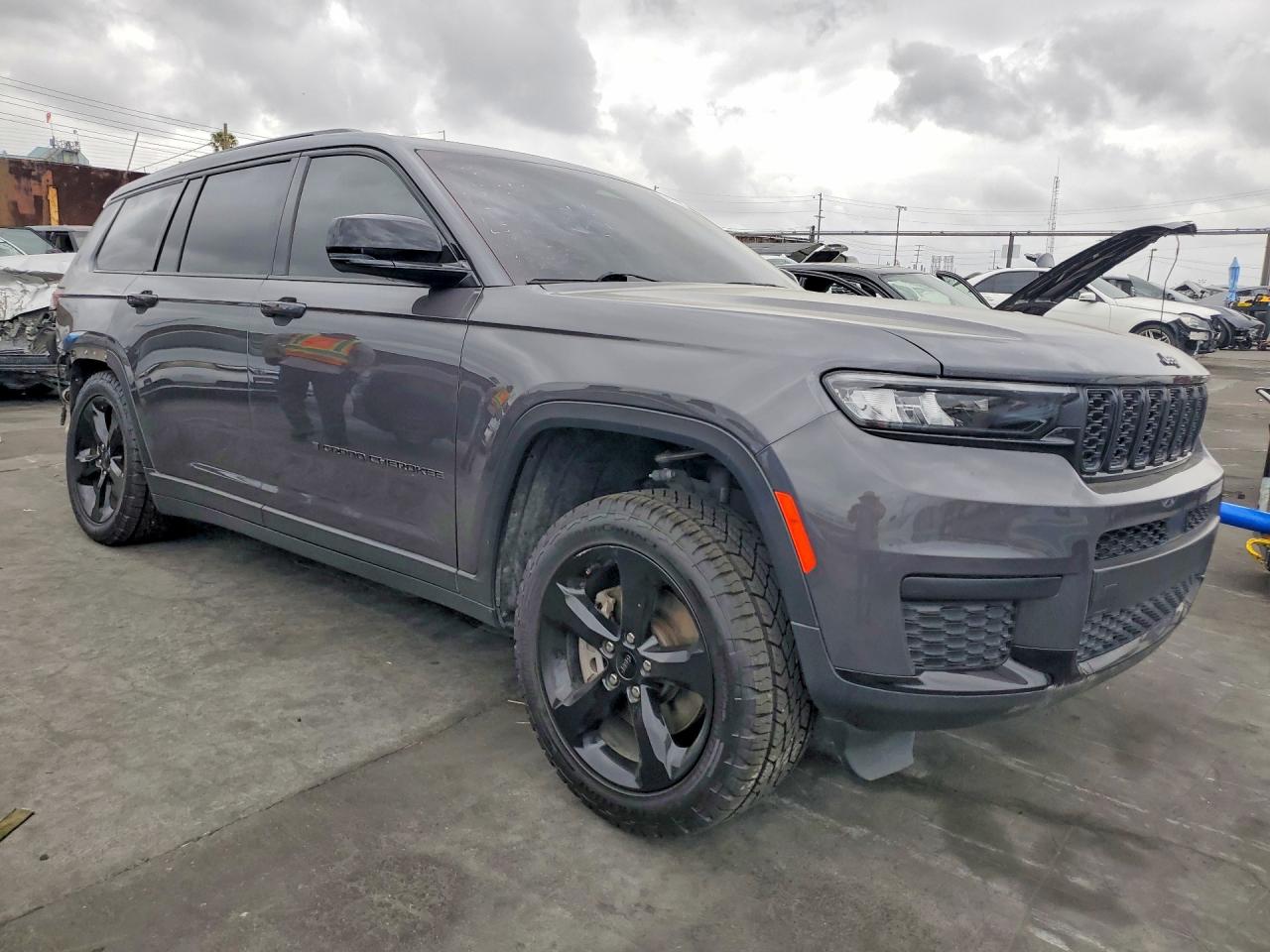 2023 JEEP GRAND CHEROKEE L LAREDO photo 4