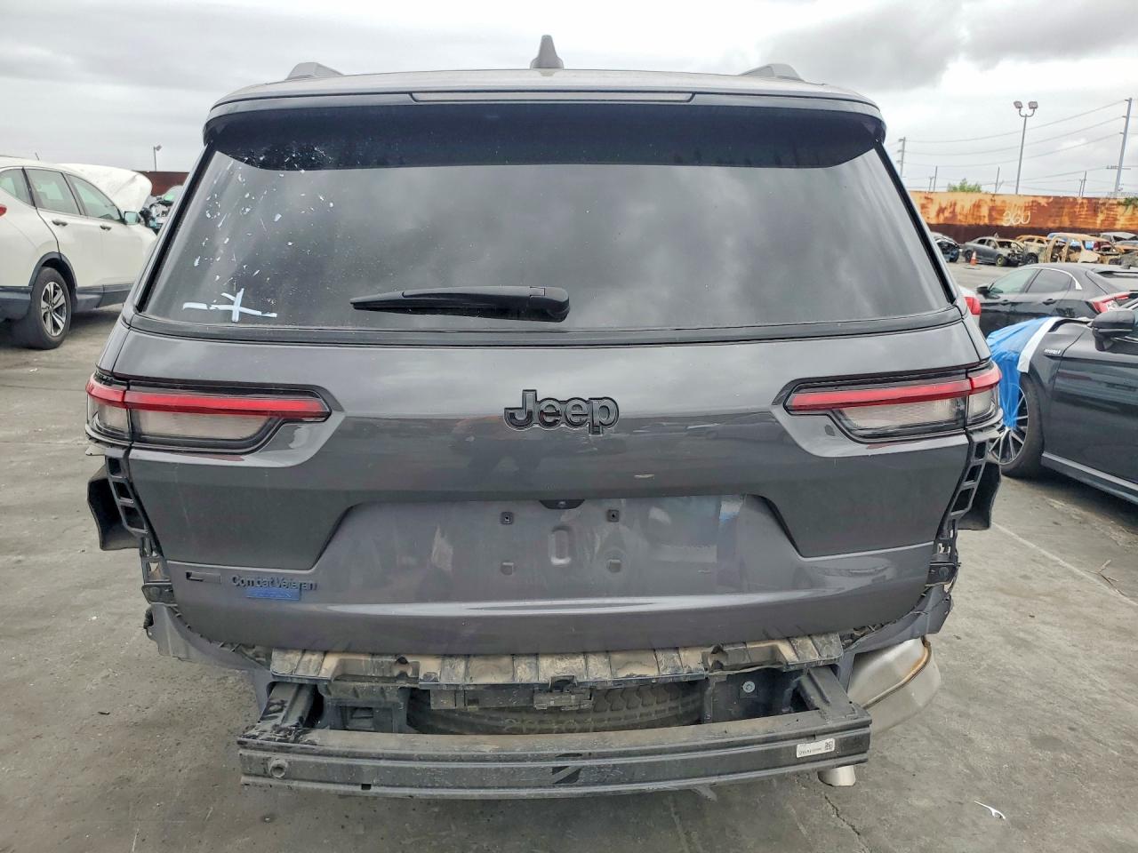 2023 JEEP GRAND CHEROKEE L LAREDO photo 6