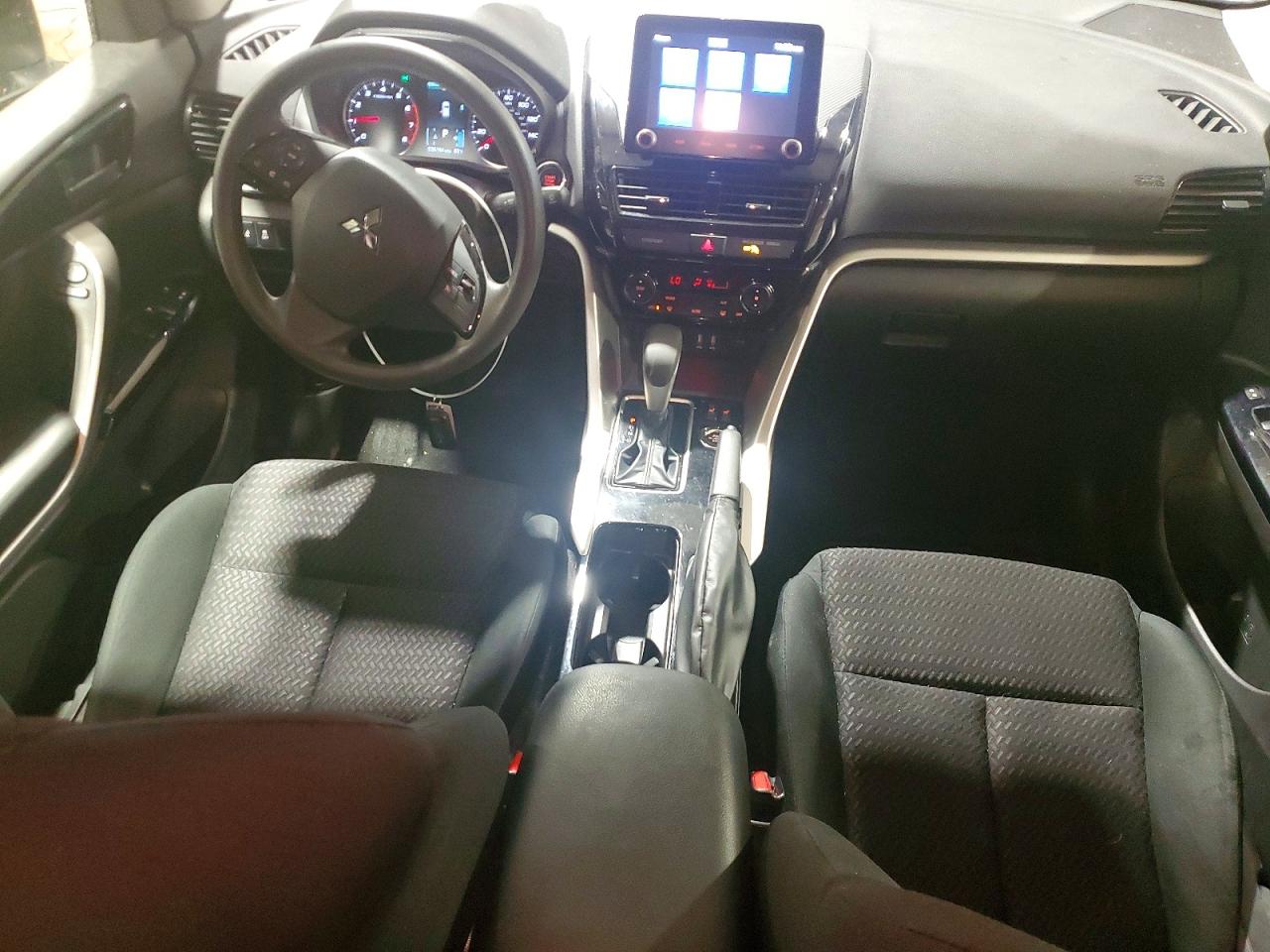 2024 MITSUBISHI ECLIPSE CROSS LE photo 8