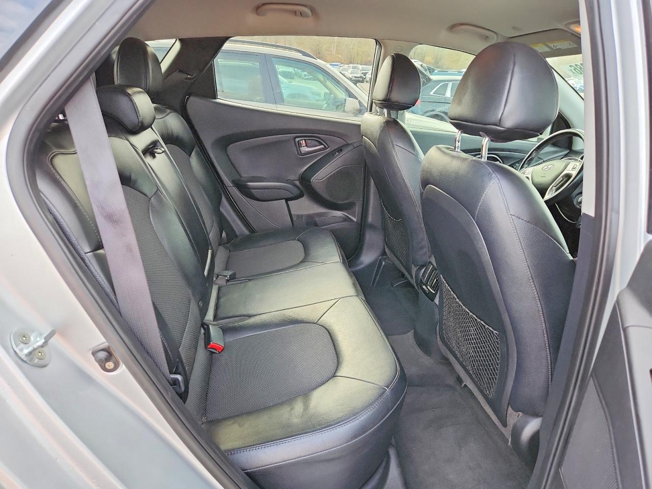 2015 HYUNDAI TUCSON SE photo 21