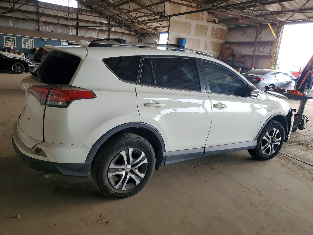 2016 TOYOTA RAV4 LE photo 5