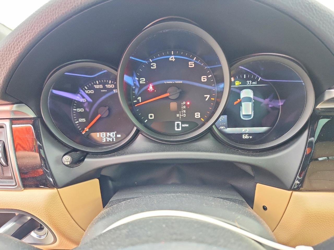 2018 PORSCHE MACAN photo 9