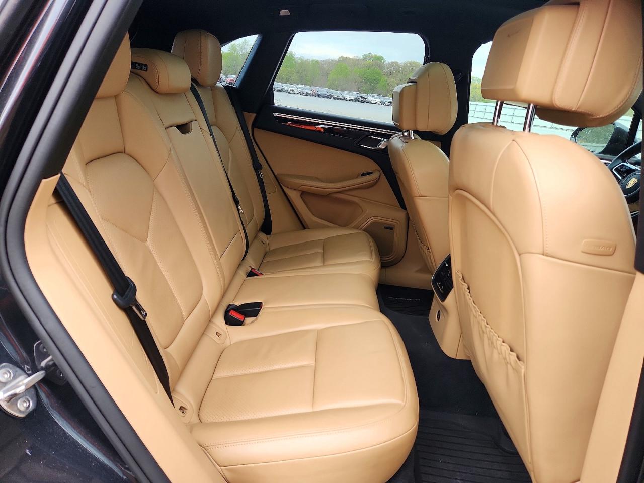 2018 PORSCHE MACAN photo 11