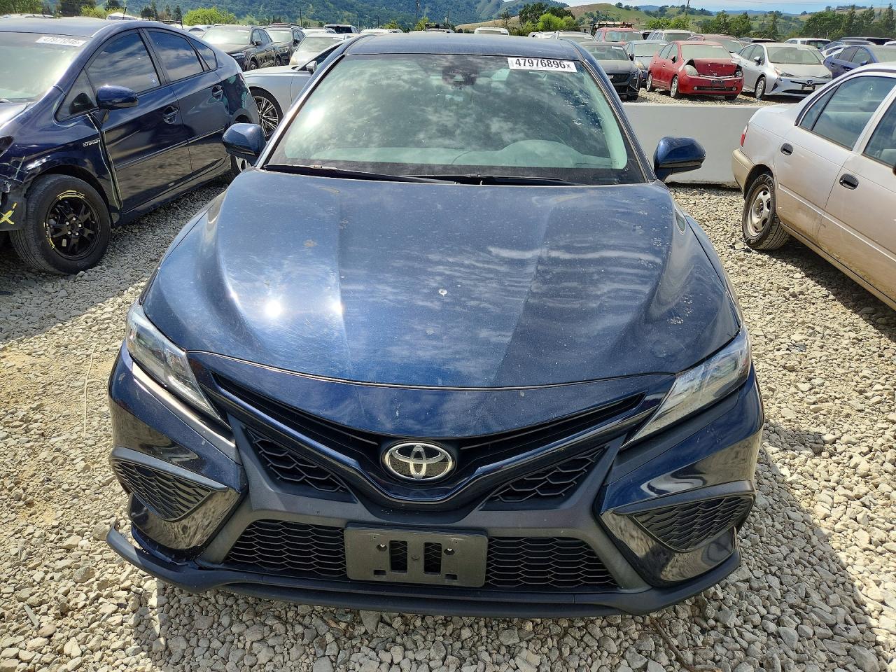 2021 TOYOTA CAMRY SE photo 9