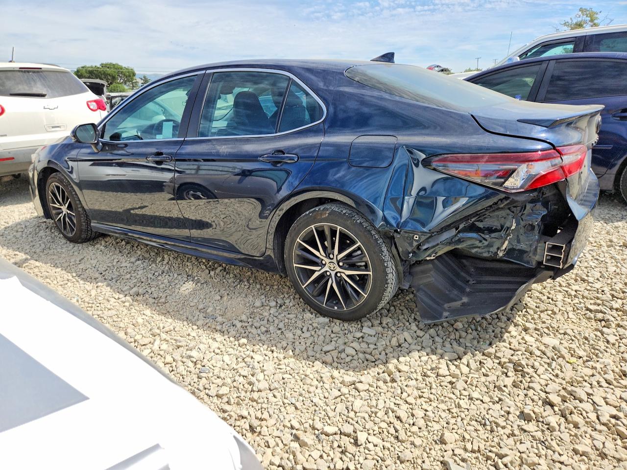 2021 TOYOTA CAMRY SE photo 3
