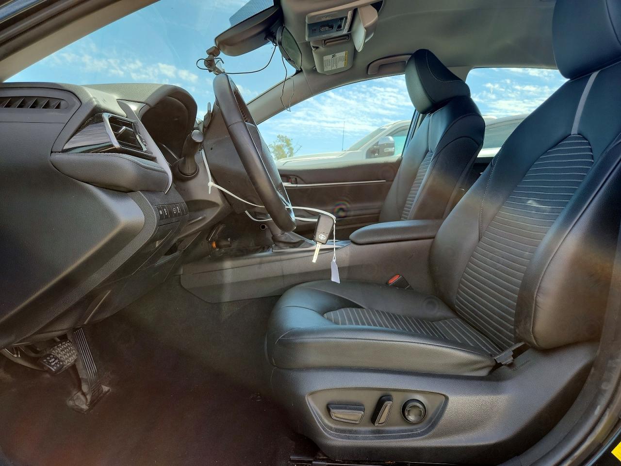 2021 TOYOTA CAMRY SE photo 13