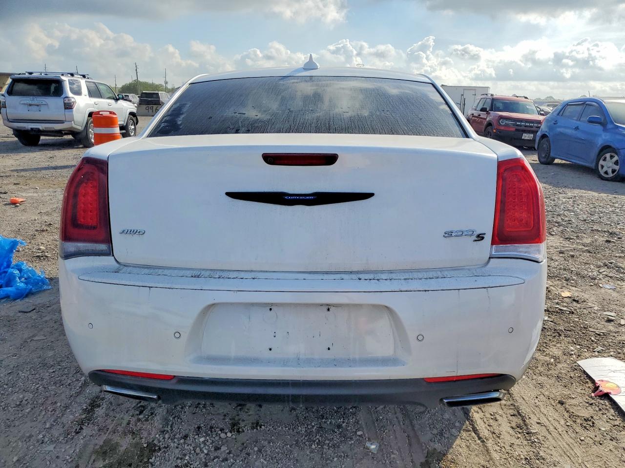 2015 CHRYSLER 300 photo 11