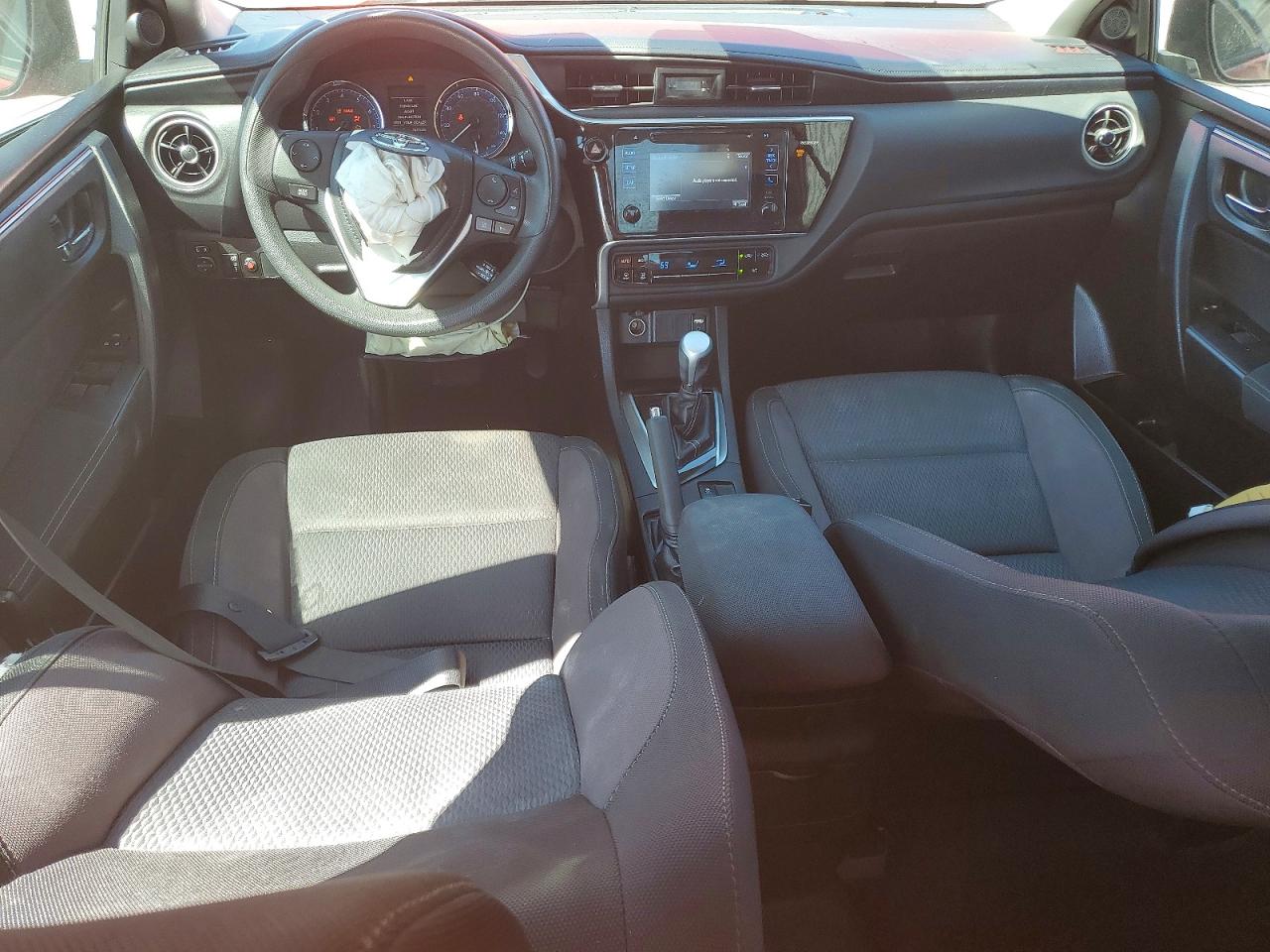 2017 TOYOTA COROLLA LE photo 8