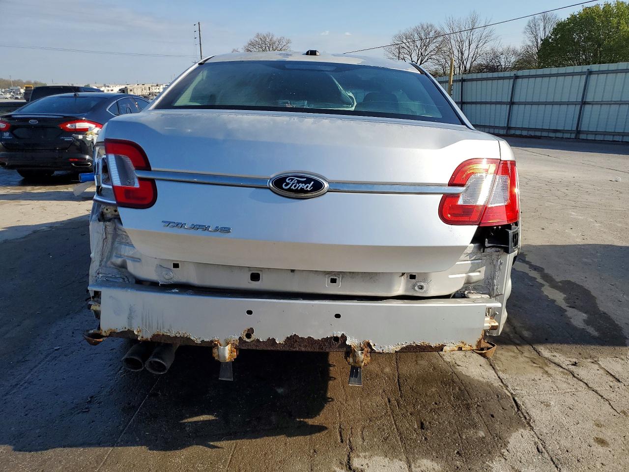 2011 FORD TAURUS SE photo 11