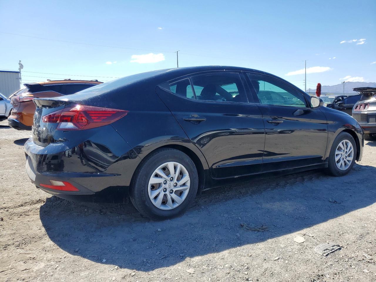 2019 HYUNDAI ELANTRA SE photo 5