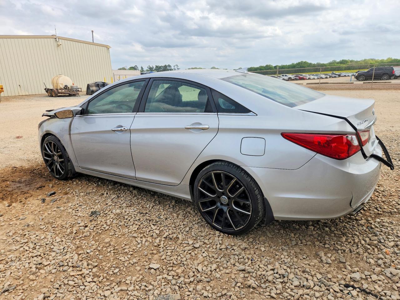 2013 HYUNDAI SONATA SE photo 4