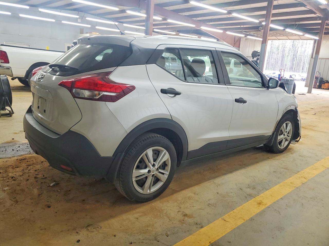 2018 NISSAN KICKS S photo 3