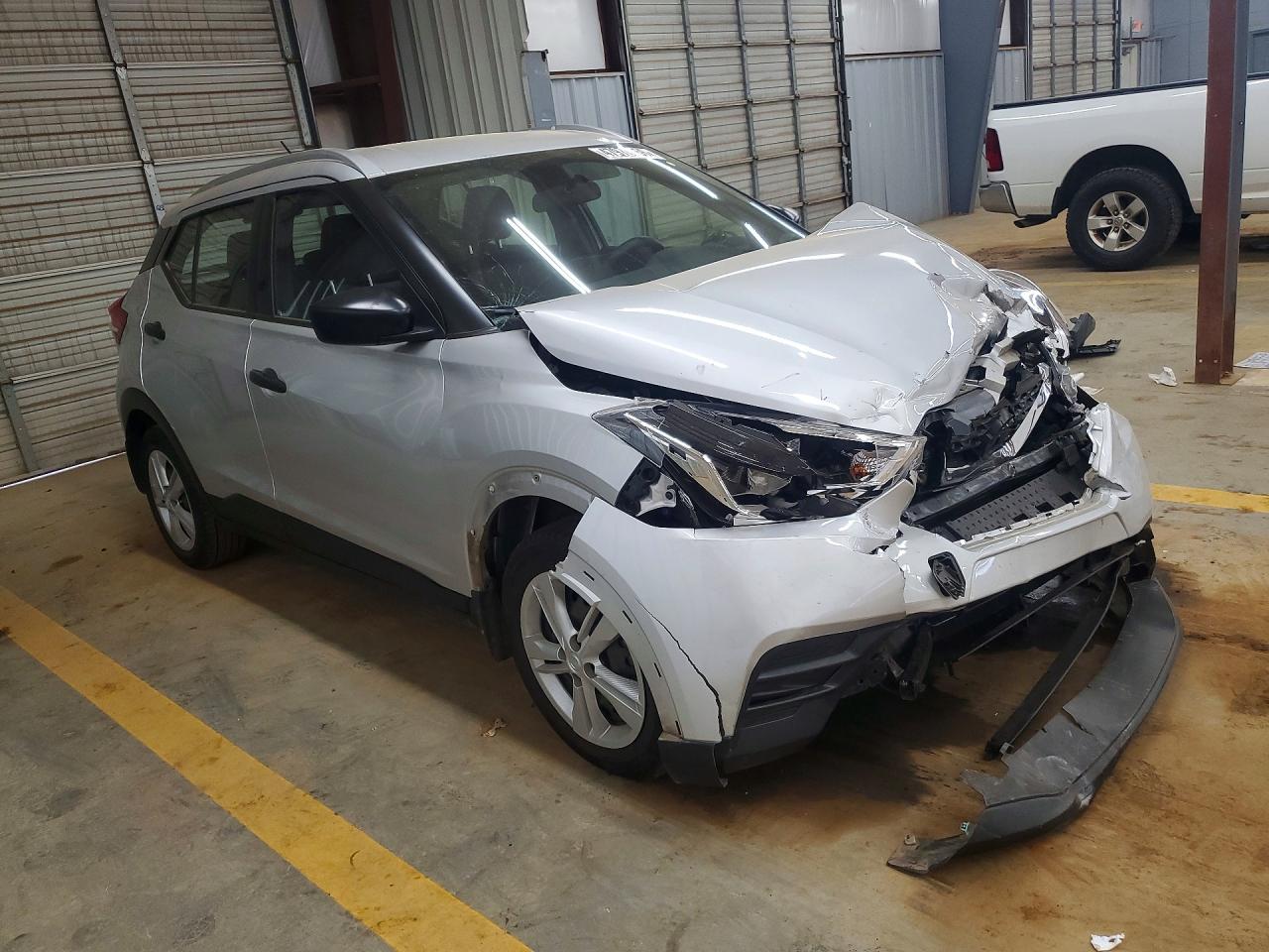 2018 NISSAN KICKS S photo 4