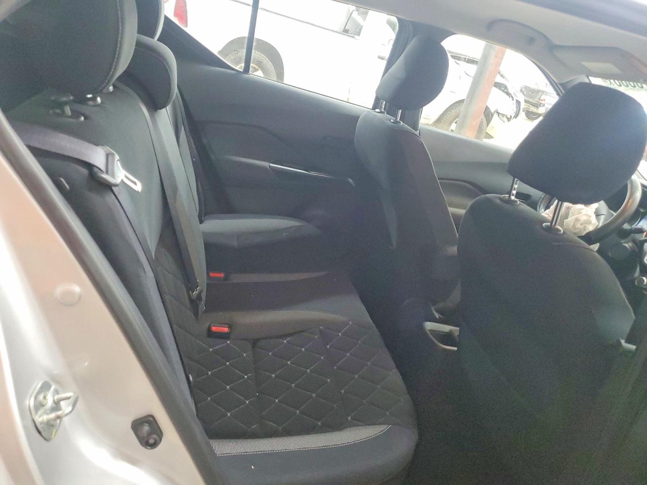 2018 NISSAN KICKS S photo 10