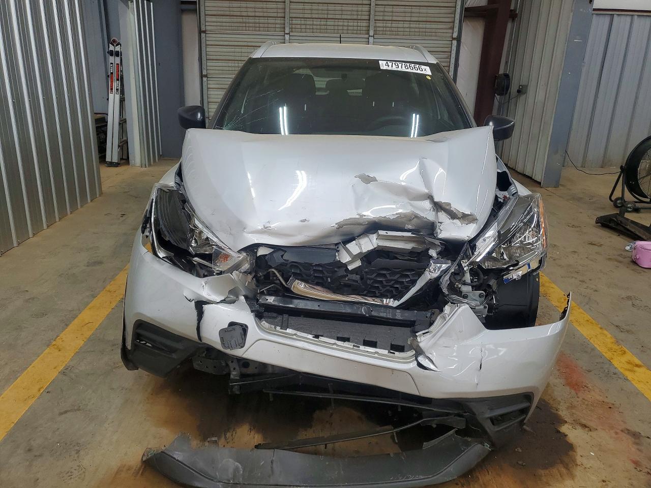 2018 NISSAN KICKS S photo 5