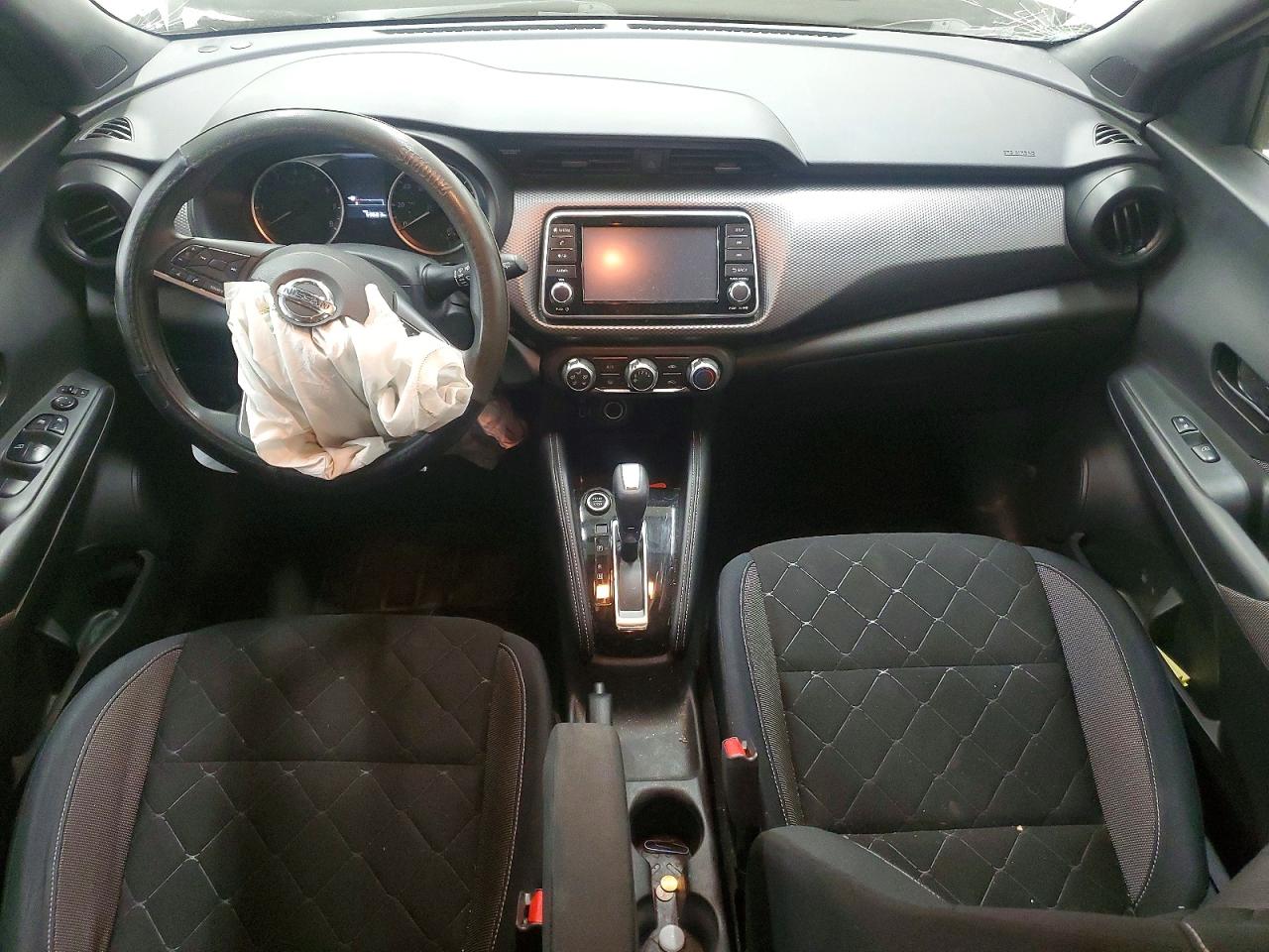 2018 NISSAN KICKS S photo 8