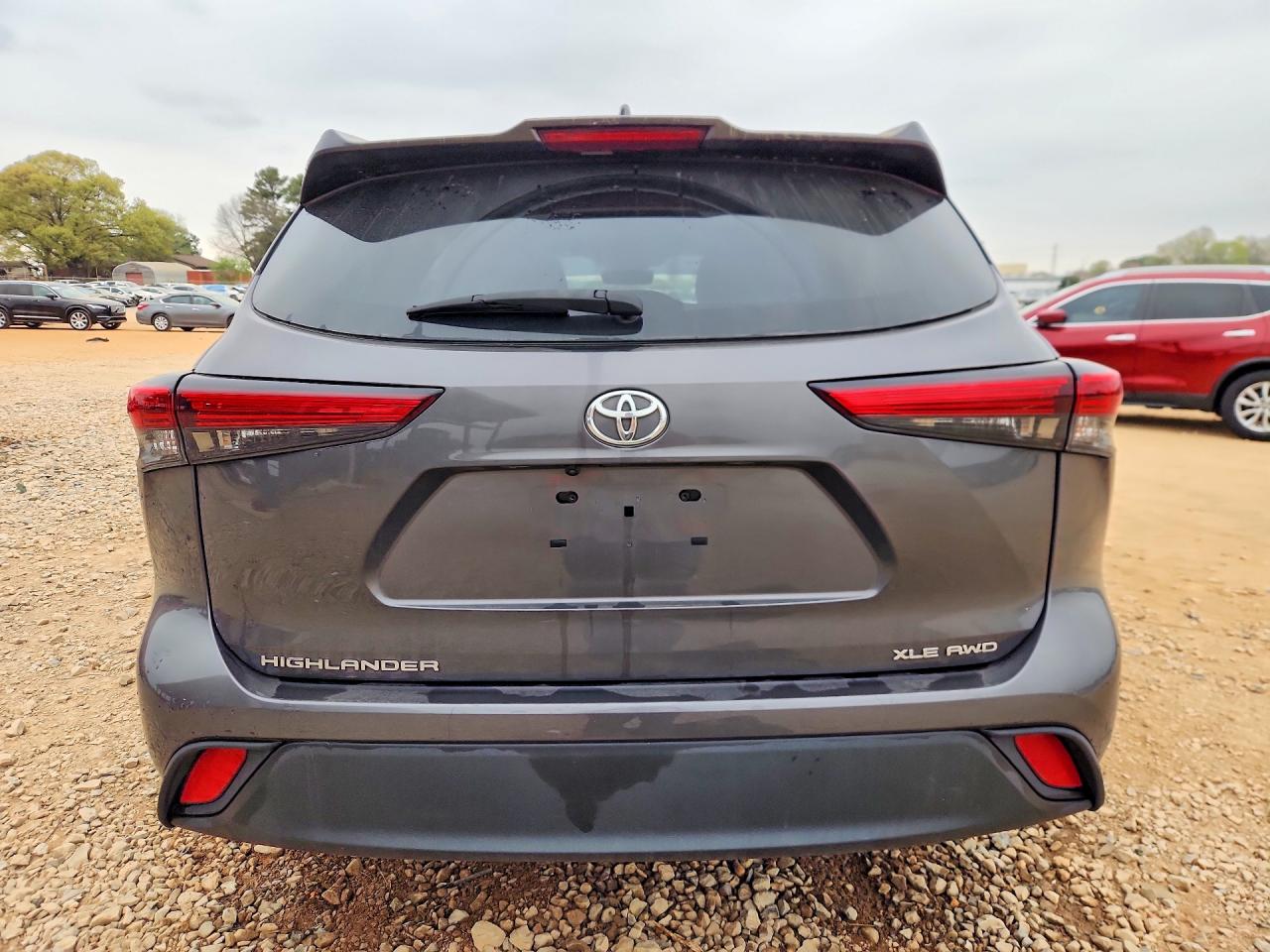 2021 TOYOTA HIGHLANDER XLE photo 16