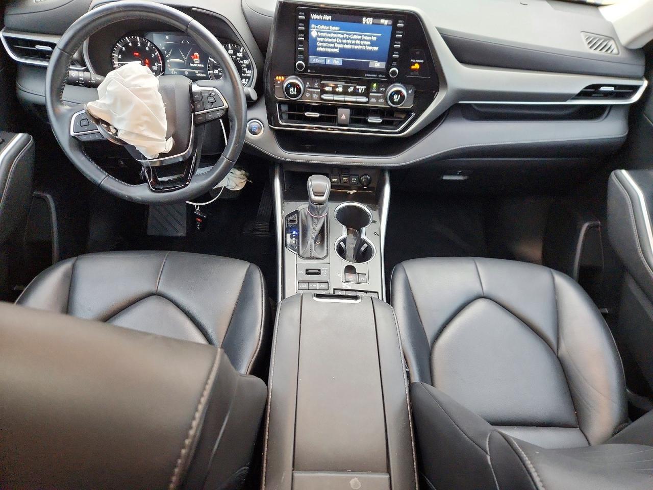 2021 TOYOTA HIGHLANDER XLE photo 22