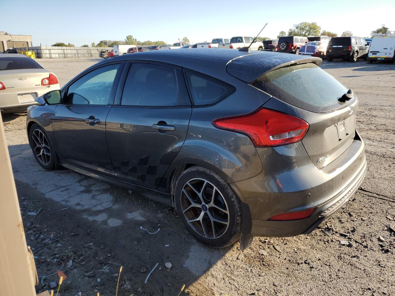 2015 FORD FOCUS SE photo 4