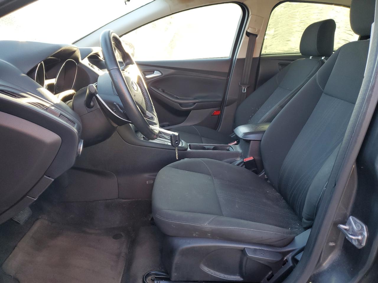 2015 FORD FOCUS SE photo 19