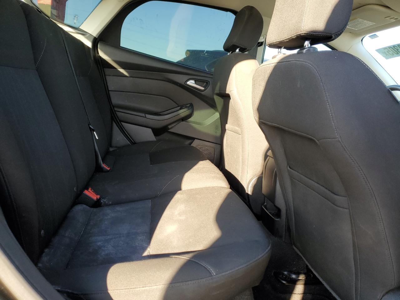 2015 FORD FOCUS SE photo 28