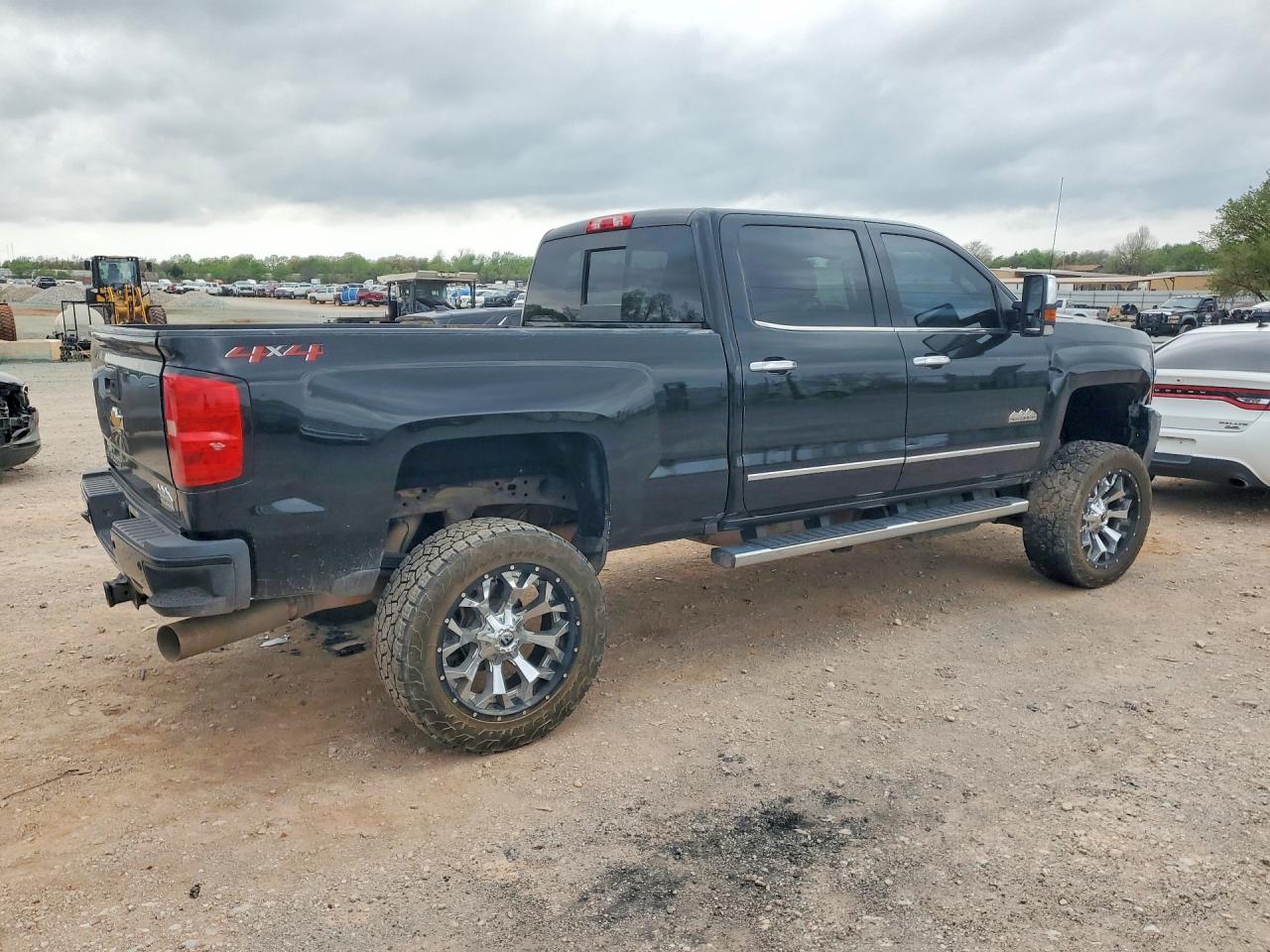 2018 CHEVROLET SILVERADO K2500 HIGH COUNTRY photo 3