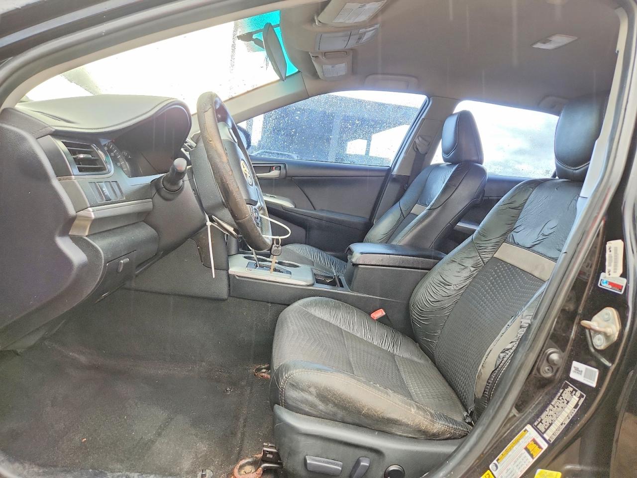 2014 TOYOTA CAMRY SE photo 13