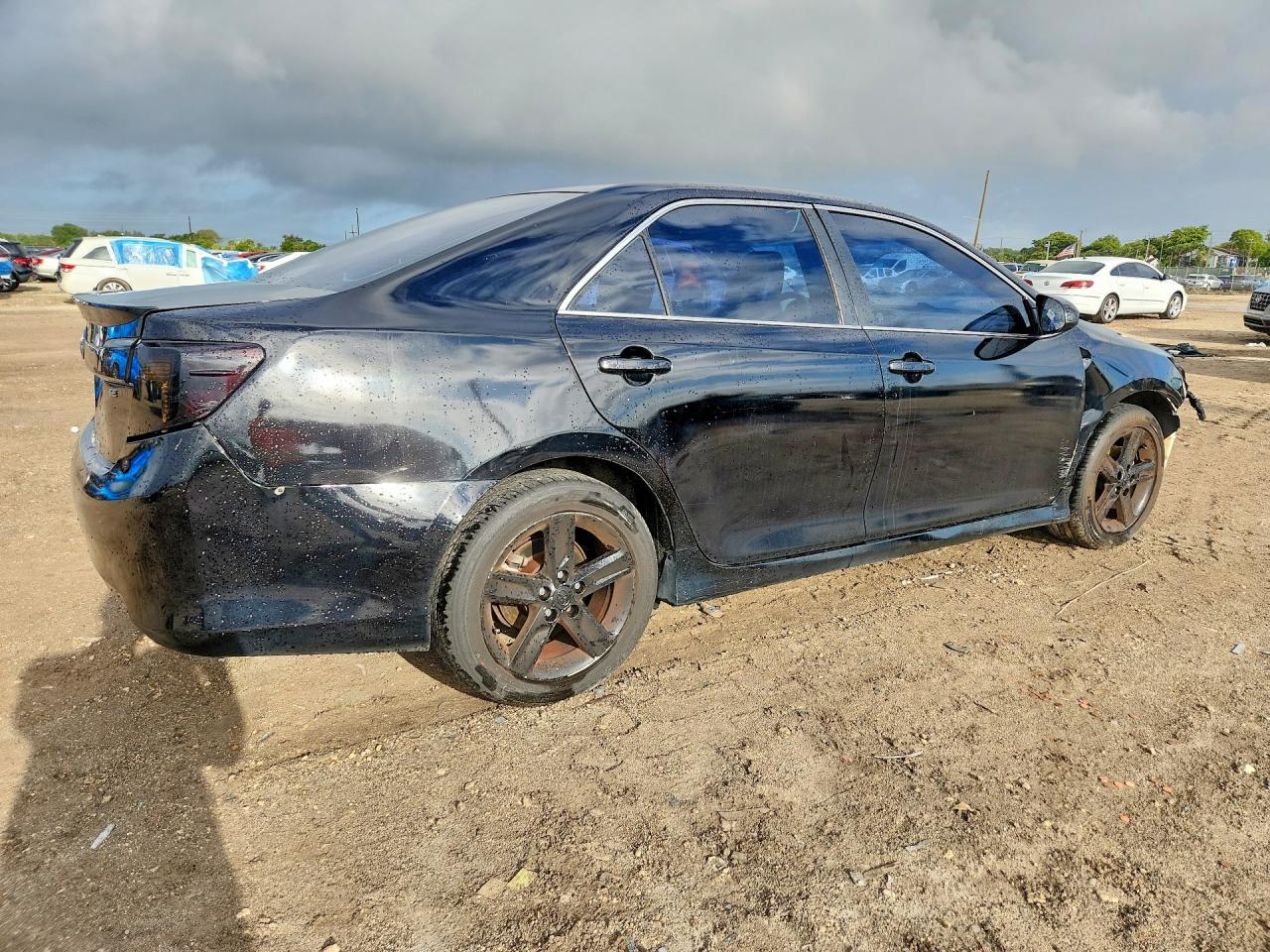 2014 TOYOTA CAMRY SE photo 5