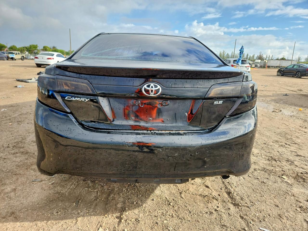 2014 TOYOTA CAMRY SE photo 11
