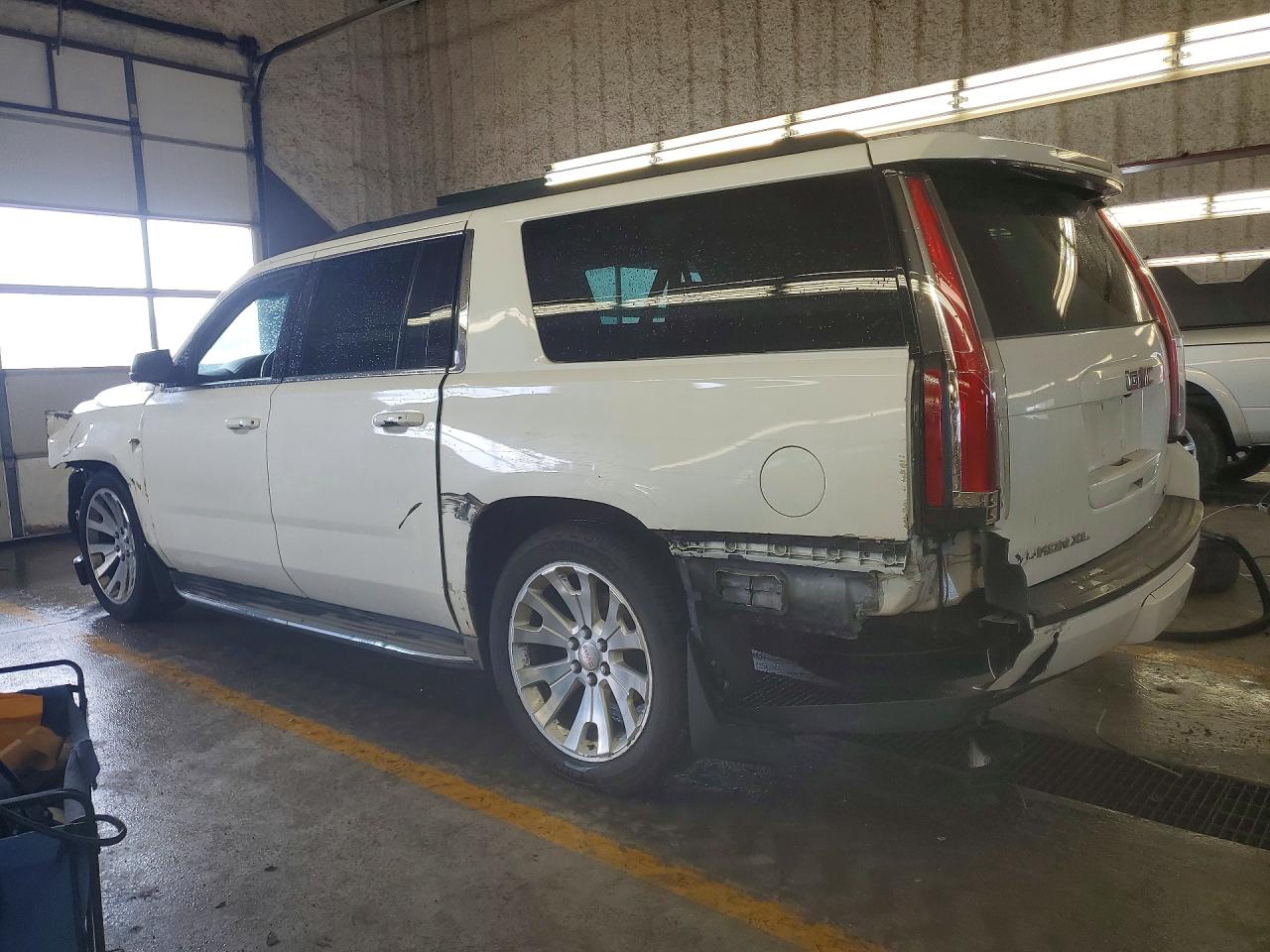 2015 GMC YUKON XL K1500 SLT photo 4
