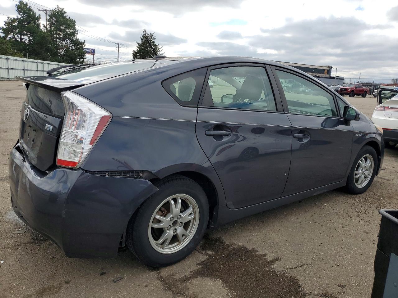 2010 TOYOTA PRIUS III photo 7