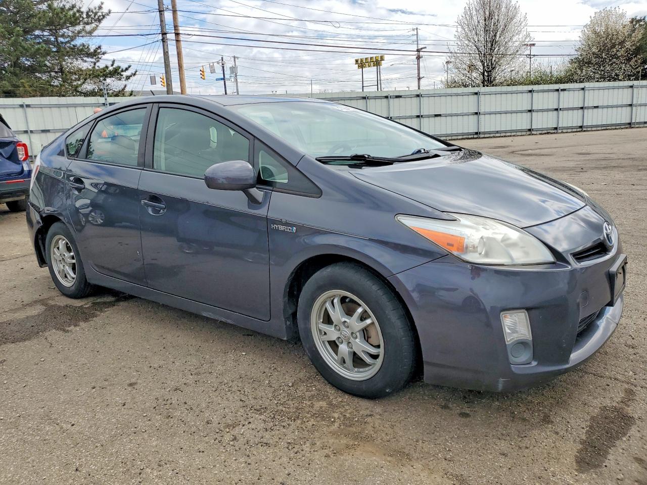 2010 TOYOTA PRIUS III photo 10