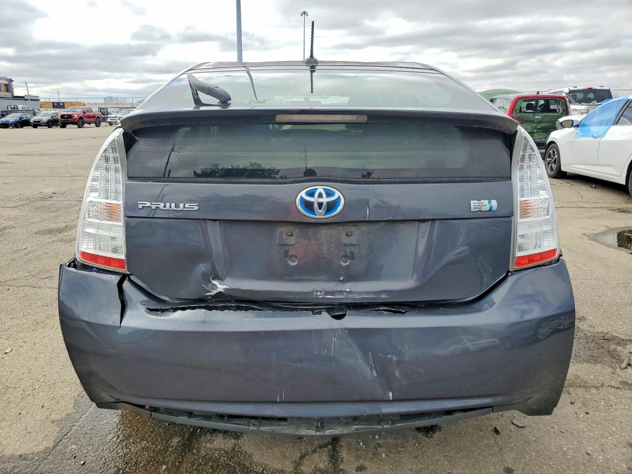 2010 TOYOTA PRIUS III photo 16