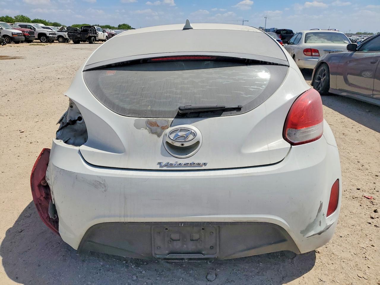 2016 HYUNDAI VELOSTER BASE photo 11