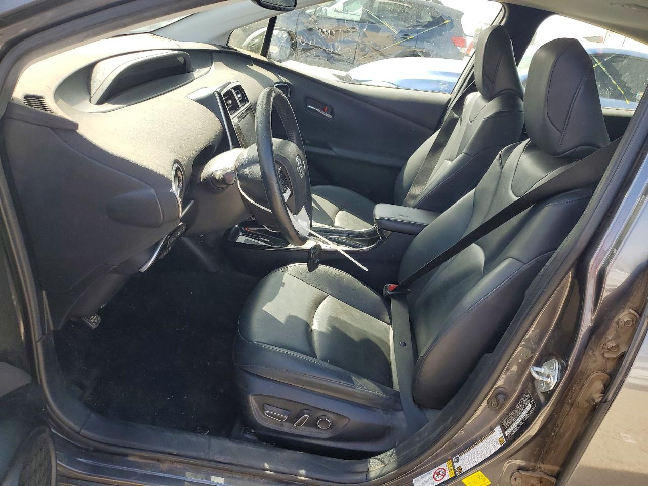 2016 TOYOTA PRIUS FOUR photo 19